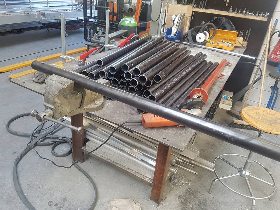 Veertig stalen scepters