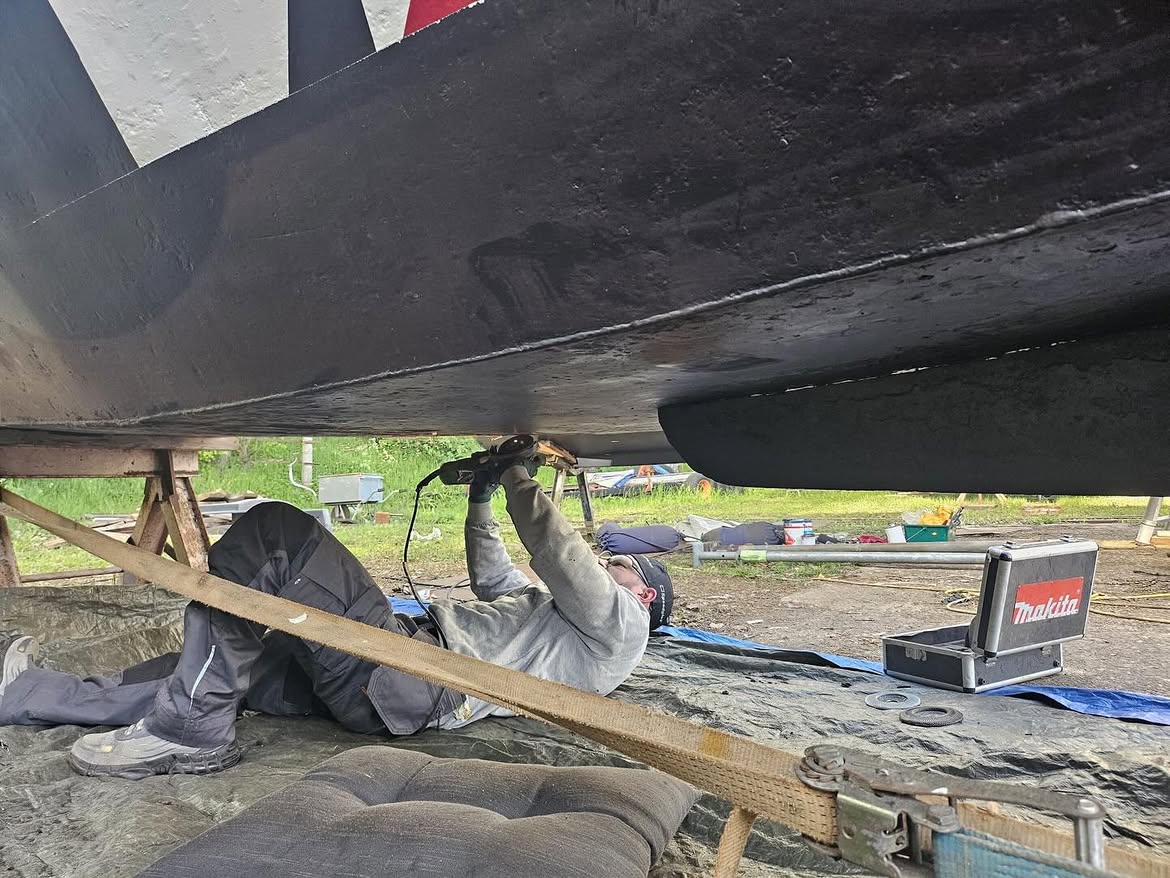 Spoedreparatie vissersboot foto 2